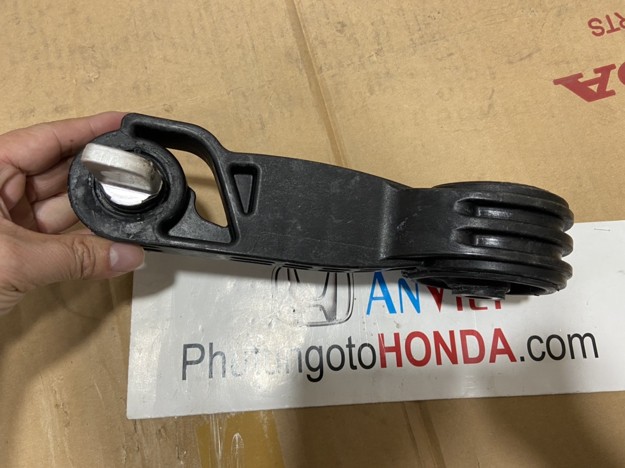 Chân máy bên phụ xe Honda CIVIC 1.8 NĂM 2006-2011